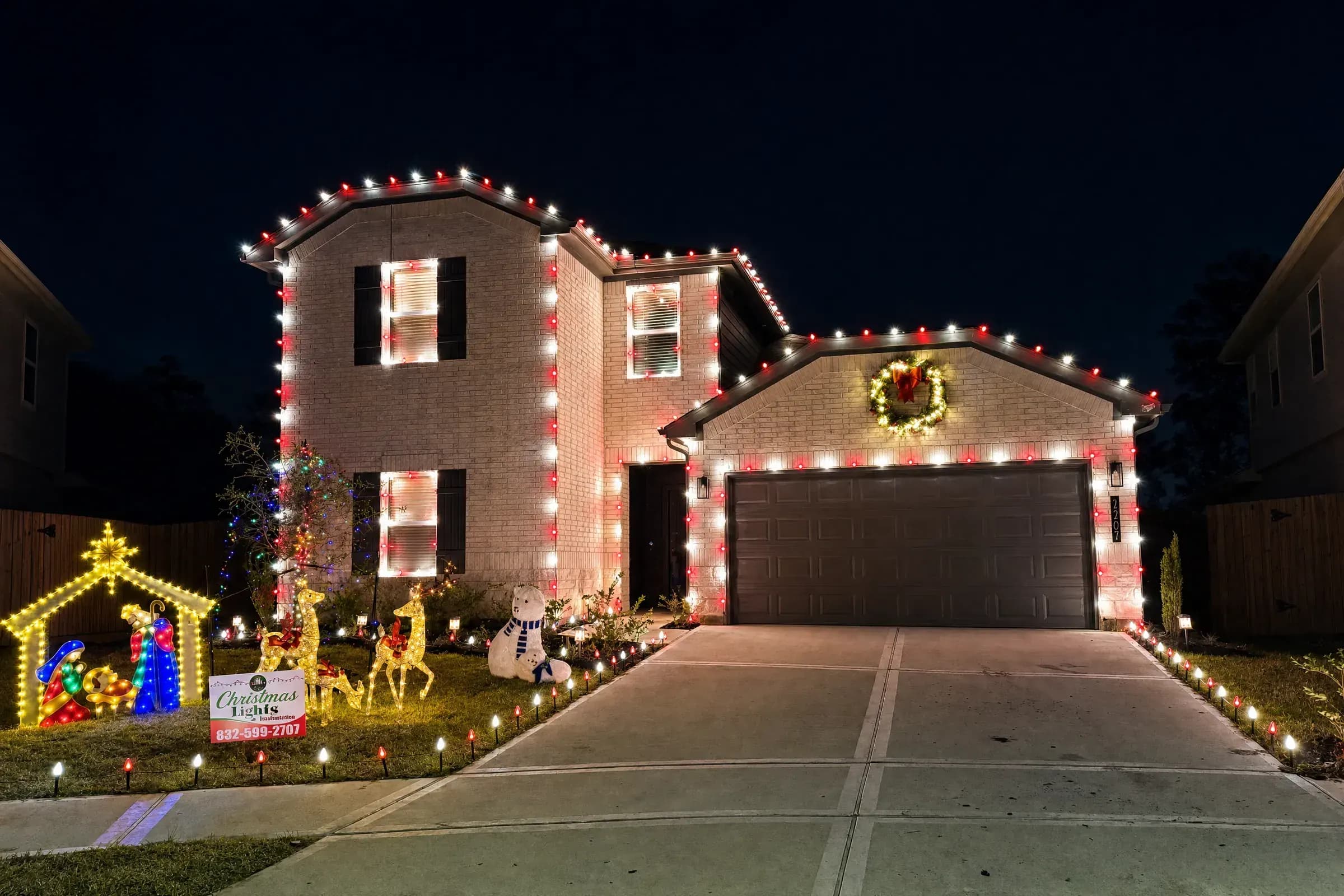 Professional Christmas lights on a home in the Kingwood and Lake Houston area
